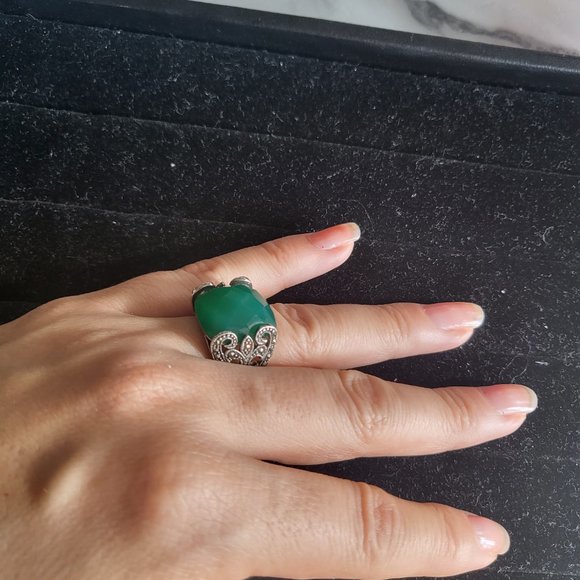 Genuine Green Agate, Marcasite and Sterling Silver Ring, size 7 - Picture 4 of 10